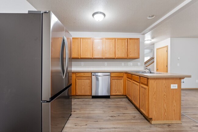 Building Photo - 4bed/2.5 Bath home - Available in SE Portland,