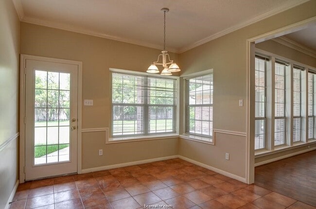 Building Photo - 715 Berry Creek