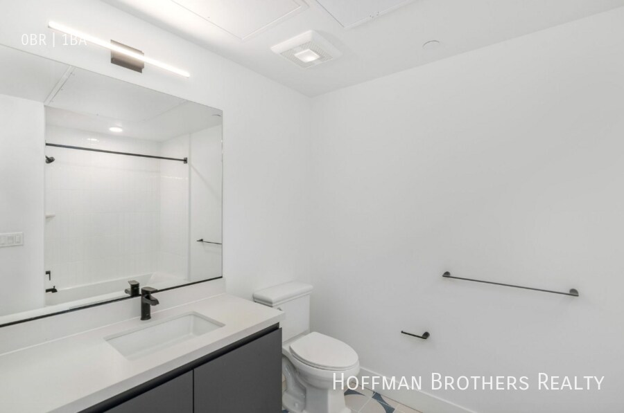 Building Photo - 3450 W 43rd St