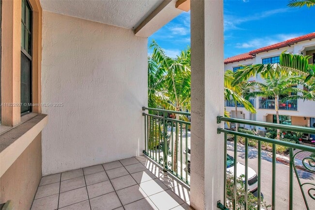 Building Photo - 11549 SW 13th Ct