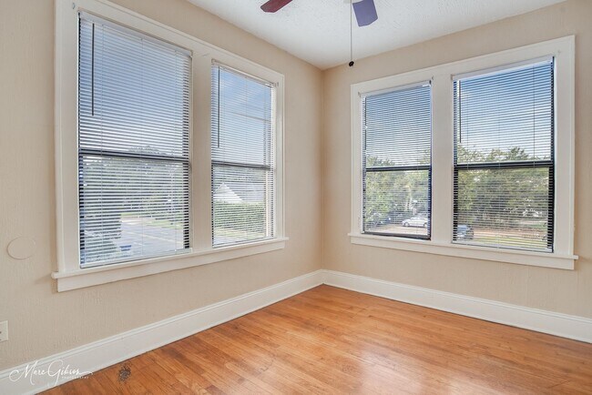 Building Photo - Two Bed One Bath South Highland Apartment