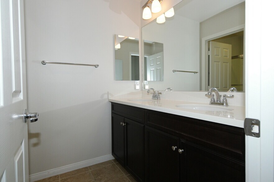 Building Photo - 13373 Shoreham Dr