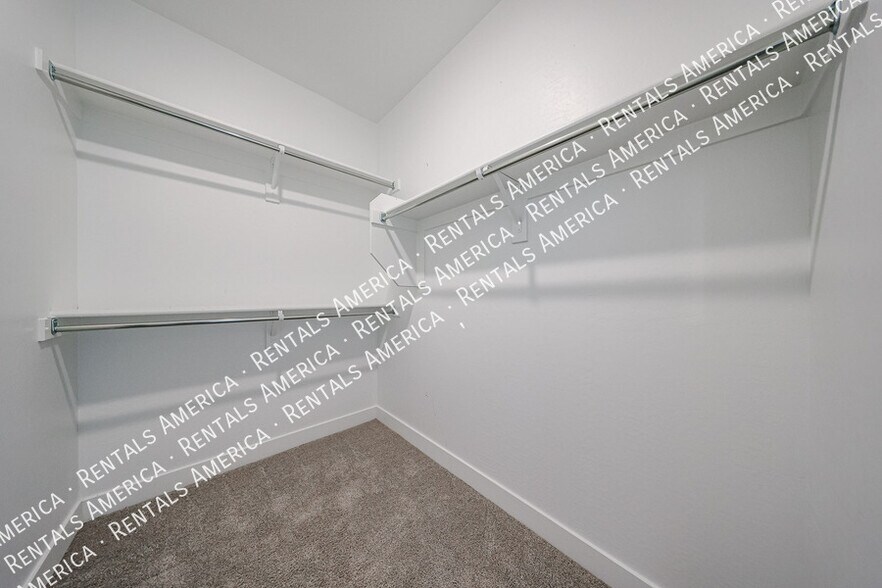 Building Photo - 1321 W Coyote Dr