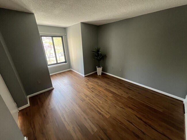 Building Photo - 4500 S Four Mile Run Dr