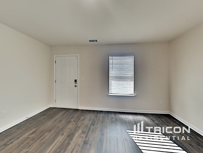 Building Photo - 207 Renwick Dr