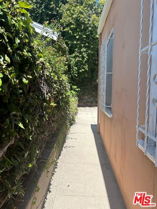 Building Photo - 941 S Lucerne Blvd