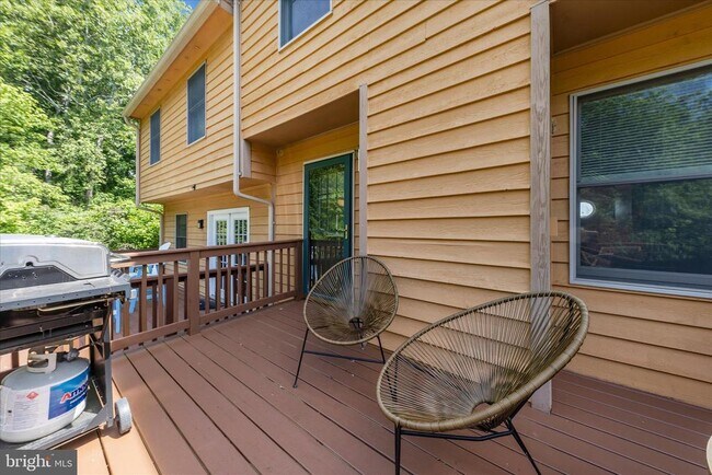 Building Photo - 6631 Beach Dr