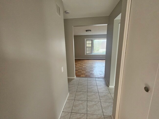 Building Photo - 863 N Northwest Hwy