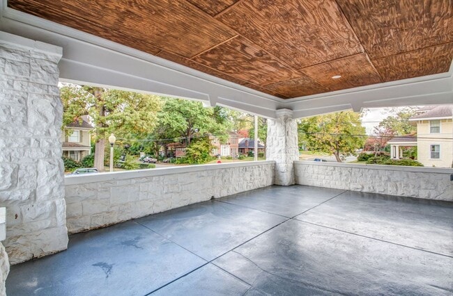 Building Photo - Elegant Midtown Memphis Single-Family Home for Lease