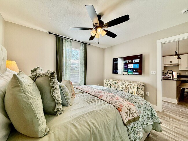 Building Photo - 5 Bed 3 Bath Home With Hot Tub In West Chester, OH