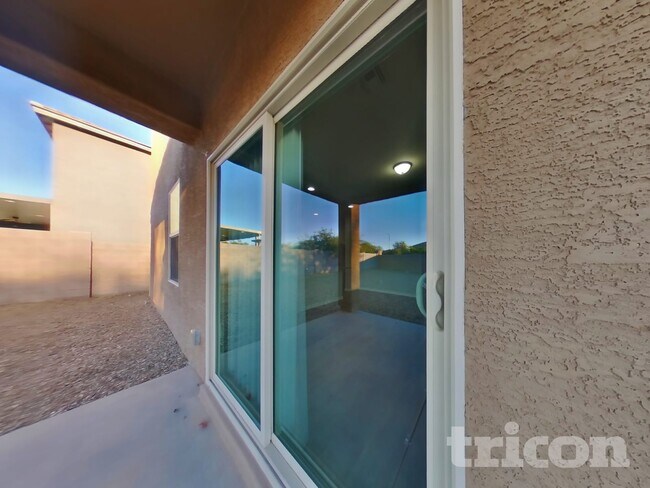 Building Photo - 4521 W Saddlebush Way