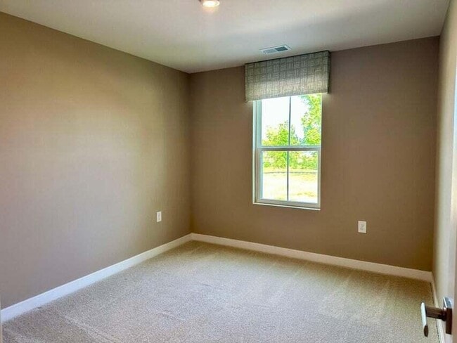 Building Photo - 107 Oxbow Dr