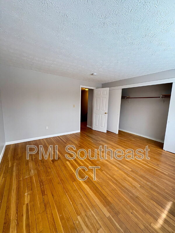 Building Photo - 127 Woodland Dr