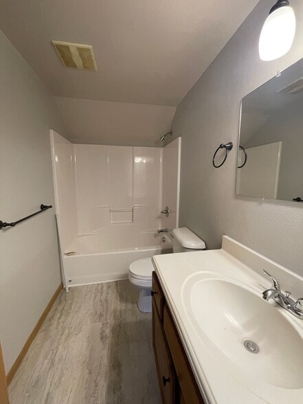 Well-maintained duplex offering a comfortable layout, bright living spaces, and a convenient Antigo - 1016 4th Ave