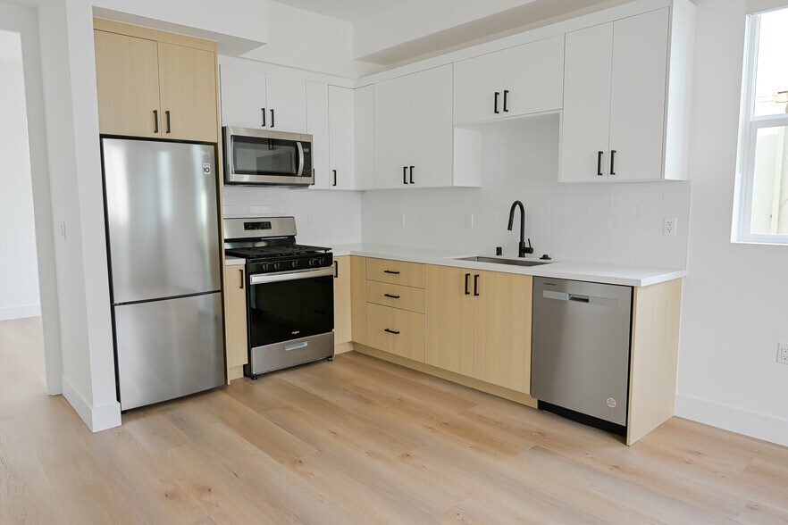 Building Photo - 11241 Morrison St