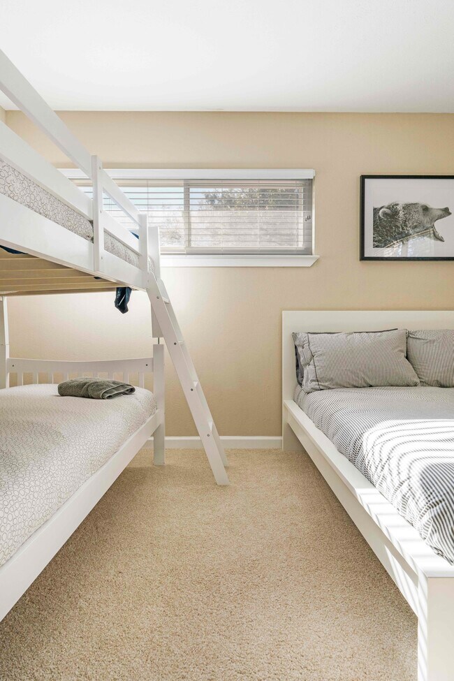 Building Photo - 1919 Puritan Dr