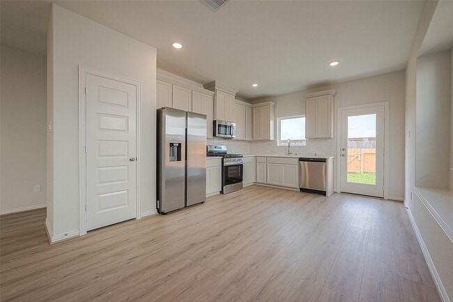 Building Photo - 27966 Western Crk Ct