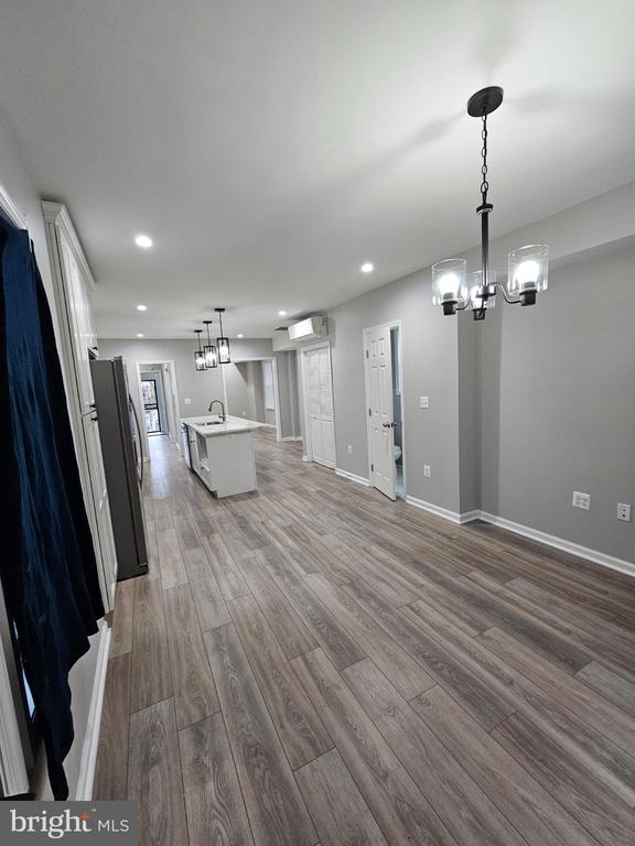 Building Photo - 909 45th Pl NE