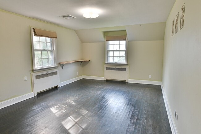 Building Photo - Beautiful Single Family in Bellevue Park