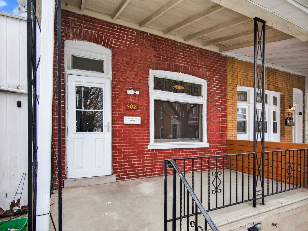 Building Photo - 608 Park St