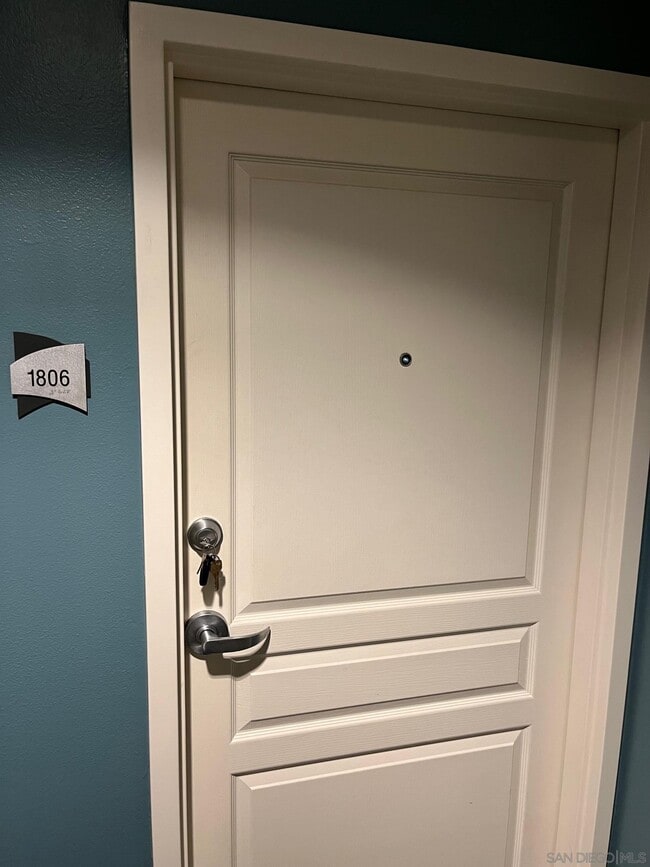 Building Photo - 300 W Beech St