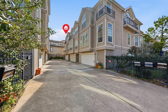 Building Photo - 5515 Crooms St