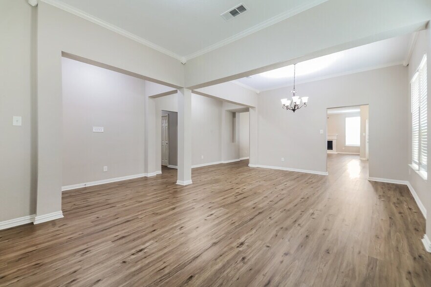Building Photo - 1042 Devonshire Dr