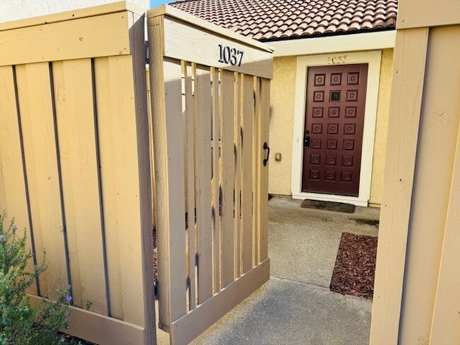 Building Photo - Tastefully updated 2 bedroom/2 bath, single level townhome w/attached 2 car garage!