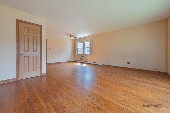 Building Photo - 8465 W Berwyn Ave