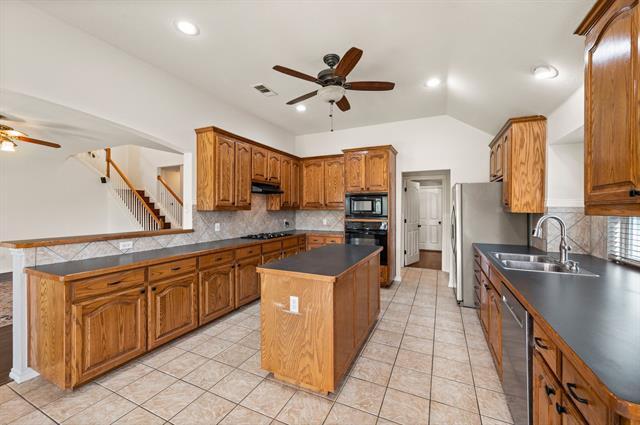 Building Photo - 8625 Shadow Trace Dr