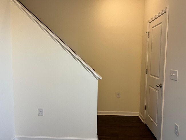 Building Photo - 425 Rhamkatte Rd