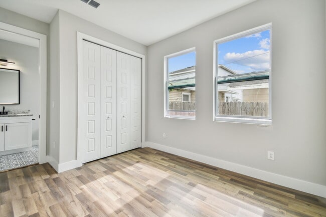 Building Photo - 2840 1st Ave S