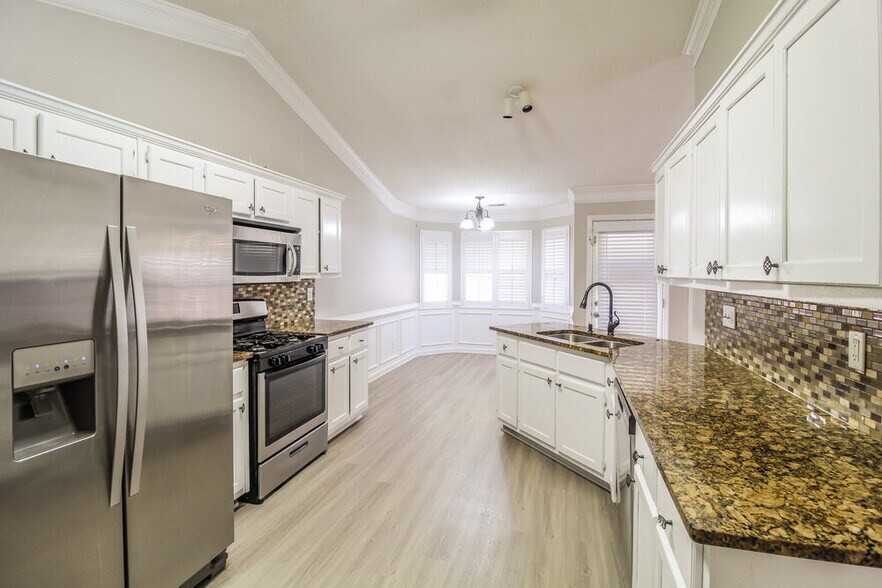 Building Photo - 2611 Fort Apachee Ct