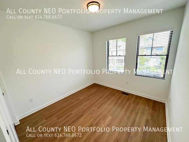 Building Photo - 1053 Oak St