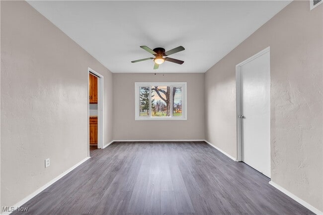 Building Photo - 726 Willow Dr