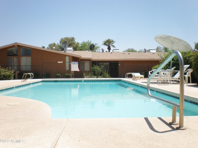 Building Photo - 1718 E Campbell Ave