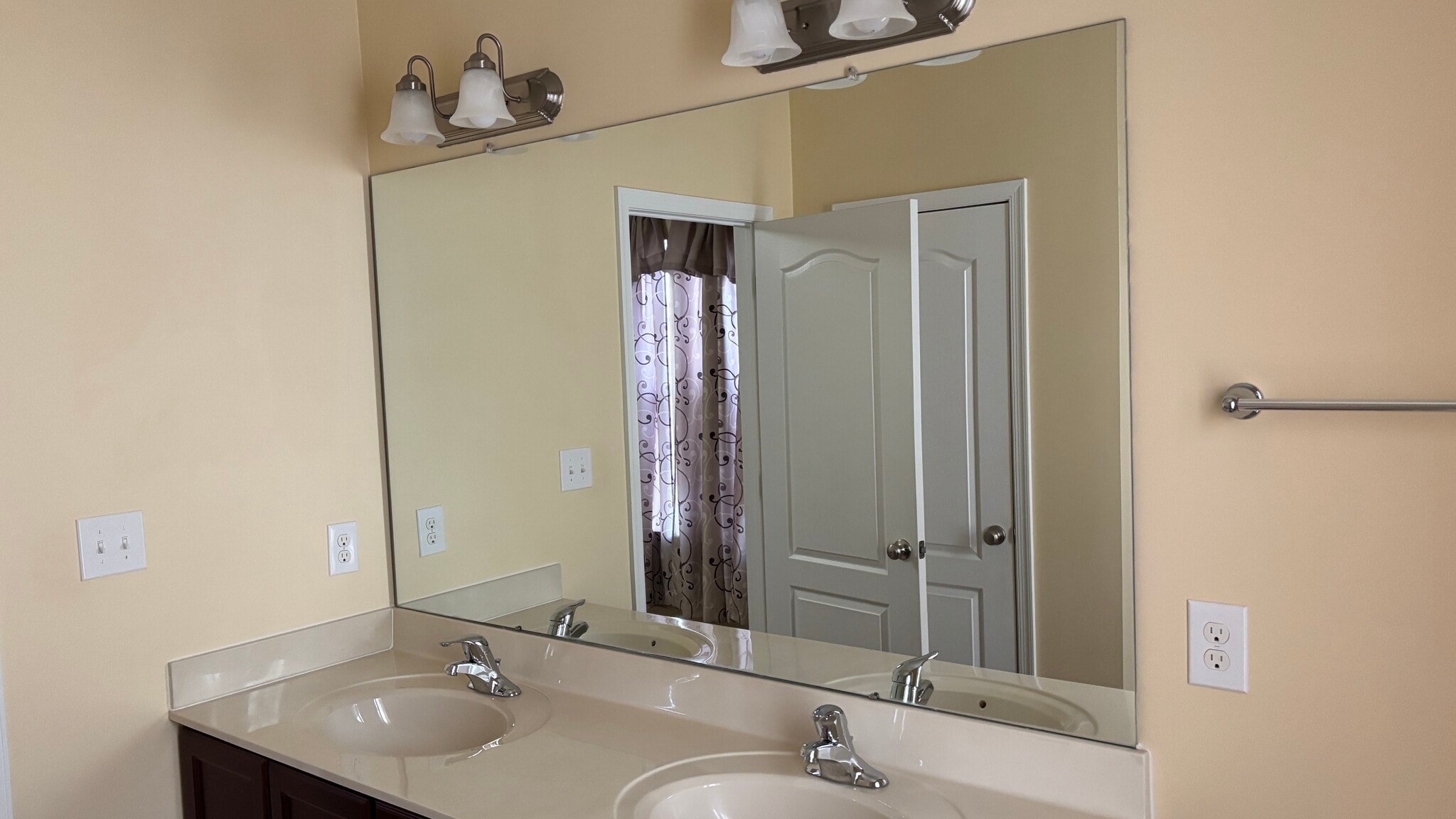 Master bathroom - 1806 S Pollock Way