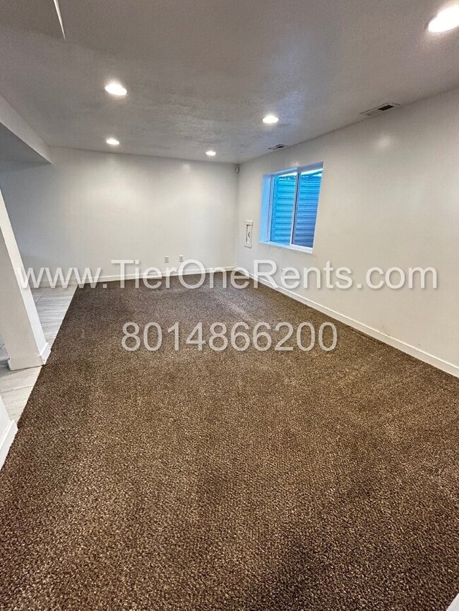 Building Photo - NO DEPOSIT option available for qualified ...