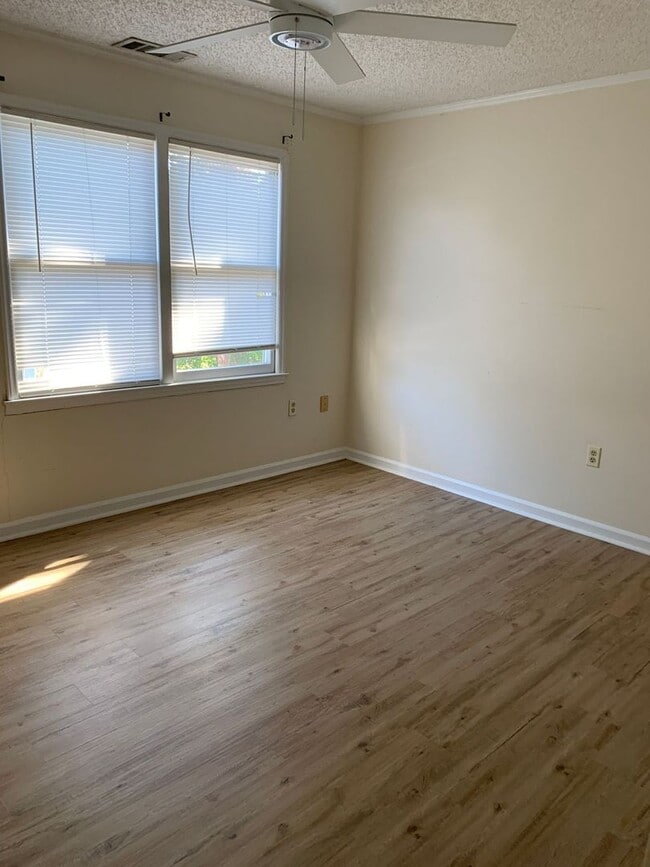 Building Photo - 2-Bedroom, 1.5-Bath town house