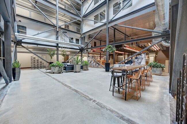 Building Photo - 1011 W Juneau Ave