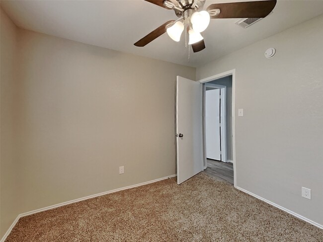 Building Photo - 20110 18th Fairway Dr