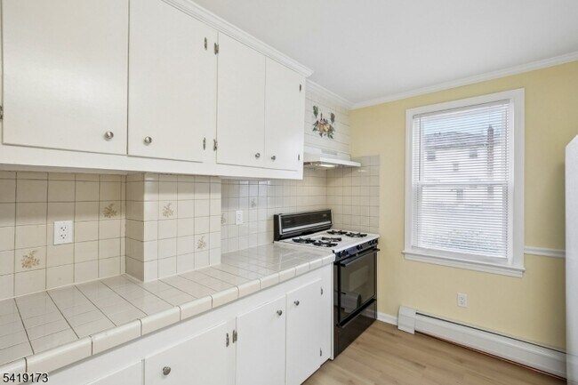 Building Photo - 13 William St