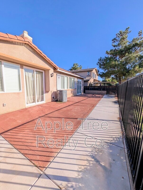 Building Photo - 1560 Gazebo Ln