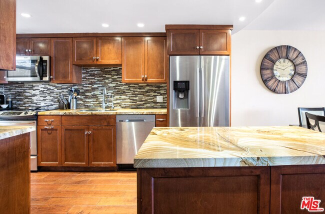 Building Photo - 4316 Marina City Dr