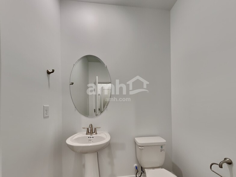 Building Photo - 106 Slice Dr