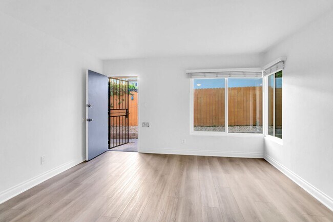 Building Photo - Diamond St Units