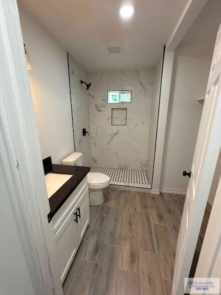 Building Photo - 203 McGregor St