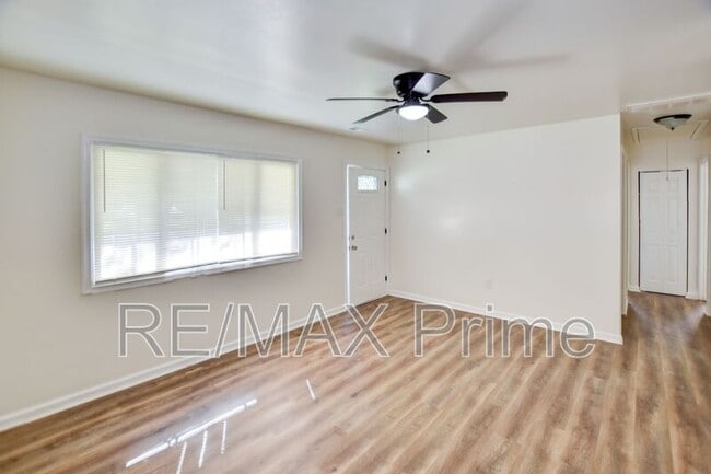 Building Photo - 1923 Bancroft Dr