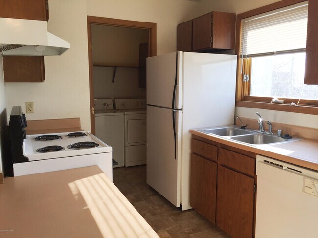 Building Photo - 1400 Carolyn Cir