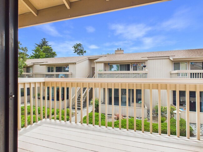 Building Photo - 2 Bedroom Condo at Kimberly Place in Monterey